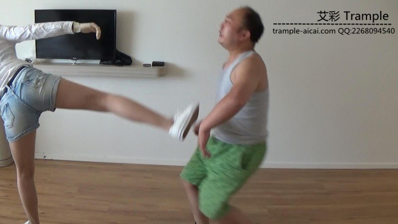 美女老师踩死流氓学生2