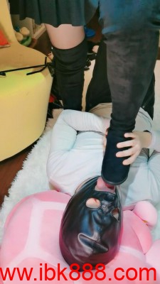 【小小春公主】御姐各种高跟踩踏【续集】 bf23453