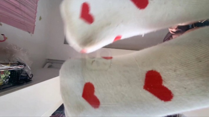 【芊芊】POV脏袜裸足踩脸