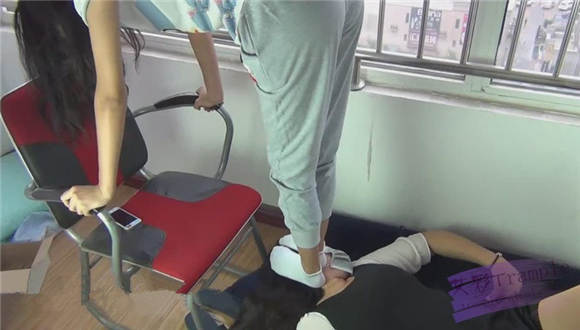 lulu女女 运动装白袜和肉丝互踩 G-NV-92