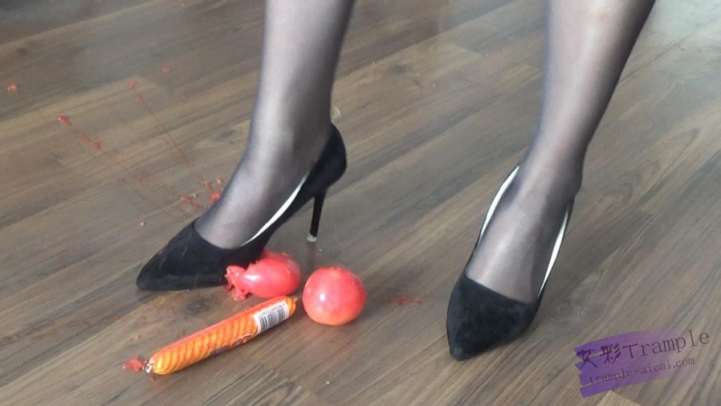 燕子女主模拟男根粉碎