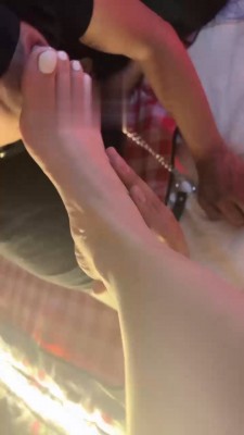 【汐言】被酒吧陪酒小妹羞辱 bf18763