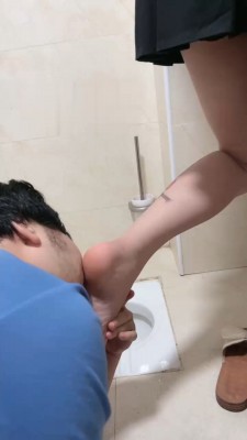 【茜茜】厕奴的卑微伺候 bf18674