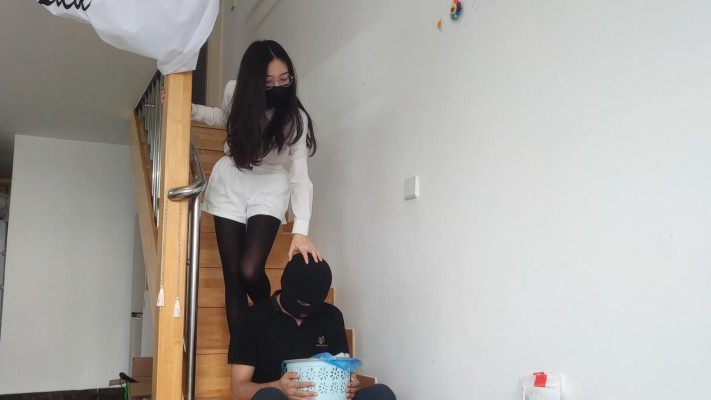 白领小鱼大人黑丝高跟大长腿羞辱胯下狗，命令钻胯，践踏狗头 YC-220429