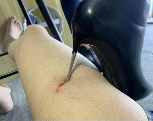 超细打磨的鞋跟大腿钻血洞，10和12厘米高跟跺肚子 YC-211012-3