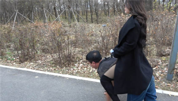 【冷柔】公园暴踢老贱狗，暴力耳光