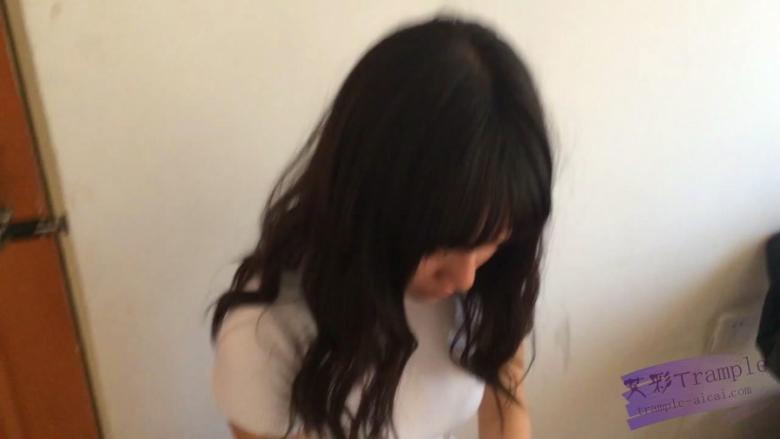 【极品典藏】这样的白丝可以玩一年么？秀足,鞋+偷拍+全身+背影