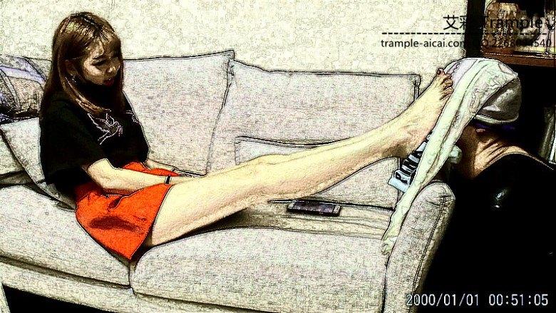 高档酒吧戏弄脚奴