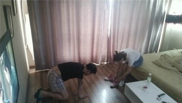 房东小姐姐的脚奴才