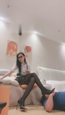 【嘉倪】模特黑丝高跟辱脚垫【完整版】 bf18772