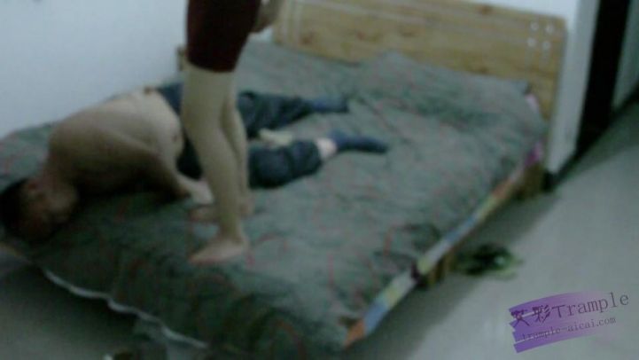 美少女惩治暴力男.