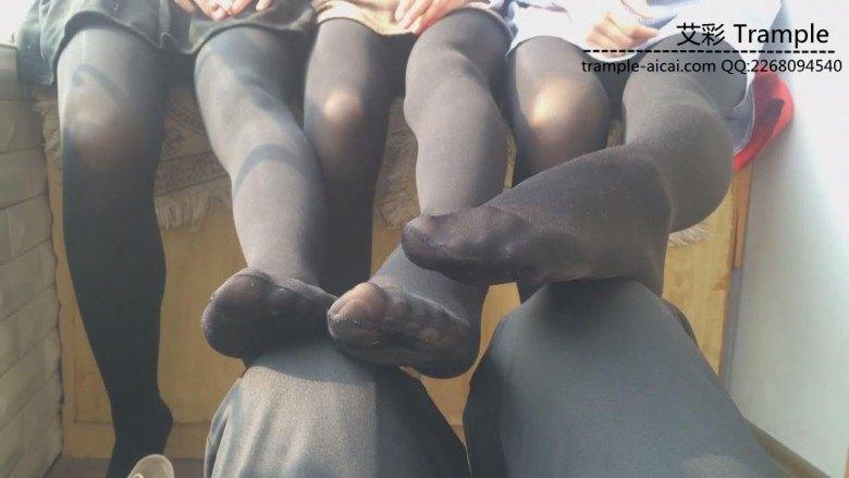 【精品典藏】三个妹子的下午茶系列，重点看袜底！！