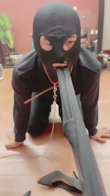 【小祖宗】强迫狗奴舔各种脏鞋 bf20071