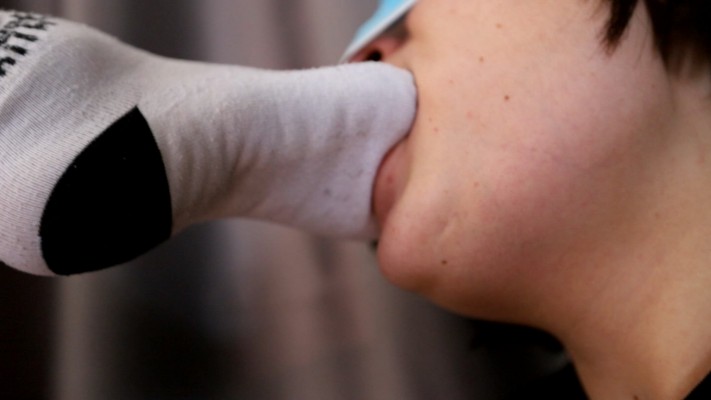 【惑心】刚运动完的臭袜深喉