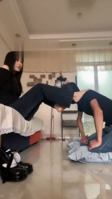 【田甜圈】拴狗遛弯高跟踩脸 bf21650_HD绳艺资源