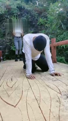 【暴力美学】户外发现小乞丐虐成狗【双视角版】 bf18586