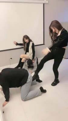 【晴儿】姐妹花玩弄哥俩狗-踢裆/舔靴/骑马 bf22080