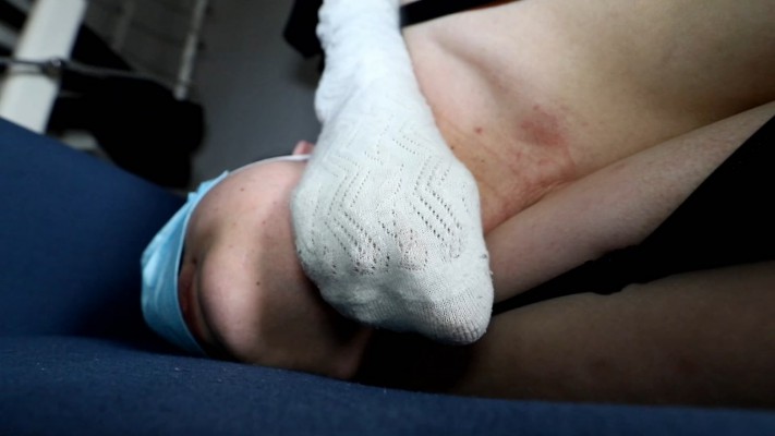 【惑心】臭袜窒息踹裆踩喉咙