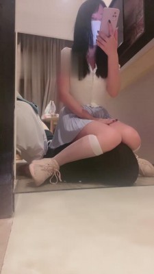 【桃子老师】运动鞋白丝全体重踩踏 bf15615