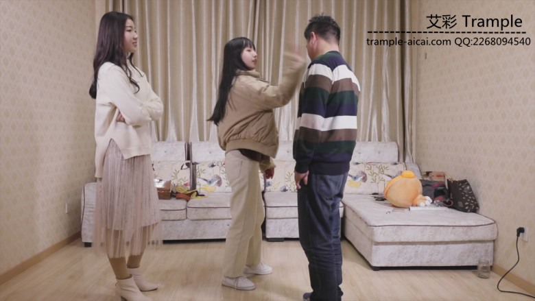 南一初九暴力踢踹