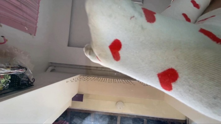 【芊芊】POV脏袜裸足踩脸