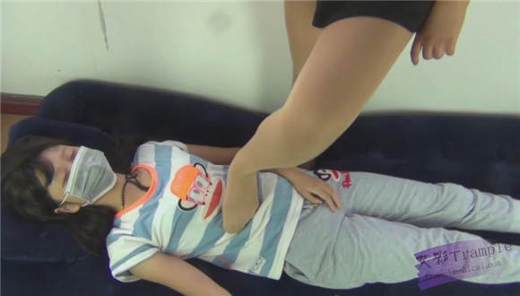 lulu女女 运动装白袜和肉丝互踩 G-NV-92