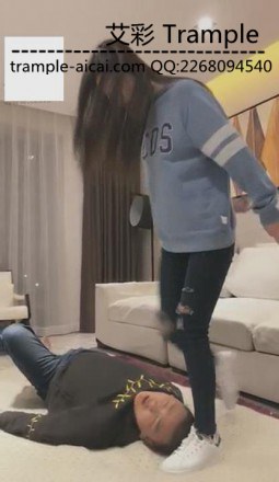 viv运动鞋i暴力踢脸踢裆发泄必须踹脸出血