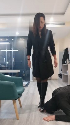 【冷御女王】长靴S辱脚下贱奴才 bf22095