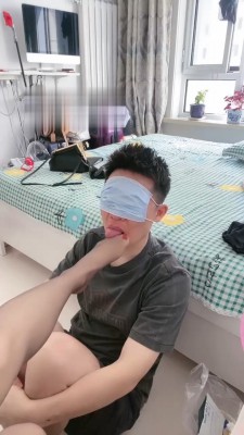 【歌迪丝】丝袜脚深喉插吐 bf18880