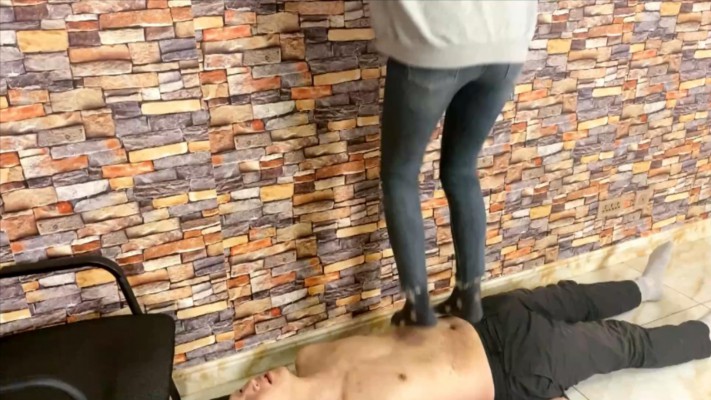 【W.K.T】—妍妍家庭化调教光头 YC-221023-2