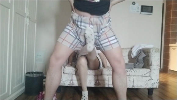 房东小姐姐的脚奴才