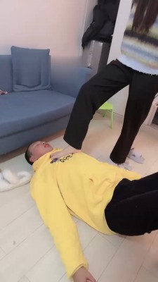 【贝儿】逛街后臭脚蹂躏 bf22241