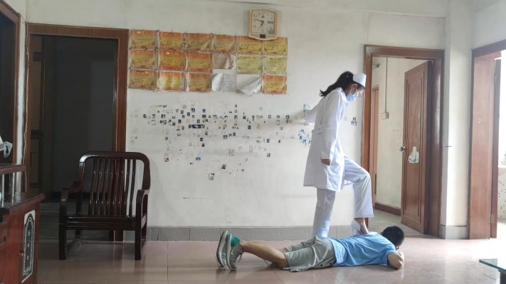 江门小鱼姐姐护士服高跟羞辱黑道老大 YC-220128-3