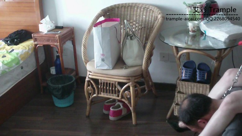 莉莉女主骑马腿绞