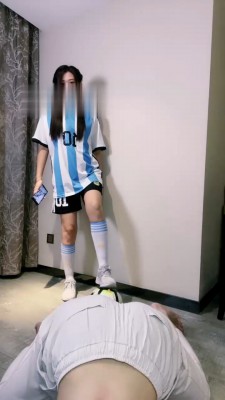 【若依】诱惑-足球宝贝踢踹黑鬼【完整版】 bf21525