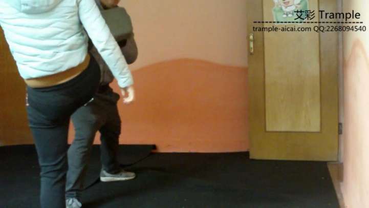 女子大生防狼术演练