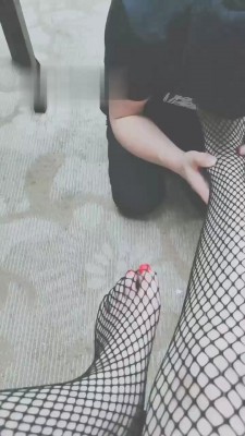【黛颜】狗儿子偷闻妈妈的内裤 bf18274