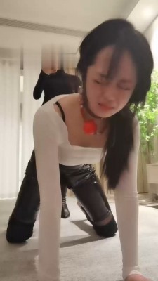 【药神】吊绑母畜重度虐 bf18259