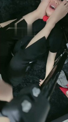 【柒月S】闺蜜非要跪下做母狗 bf18196