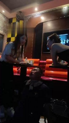 【领主老大】精彩-KTV多女王群调废物狗【双视角版】 bf17485