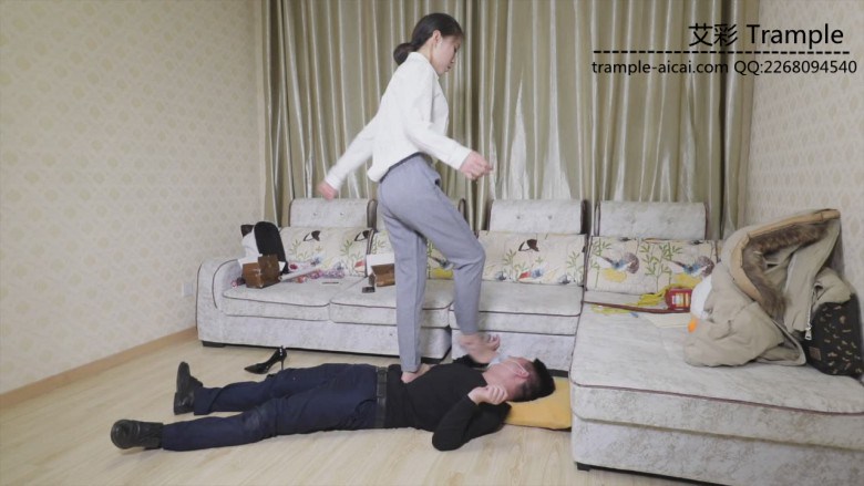 希雨脚耳光调教同事
