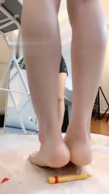 【芷晴】沉浸式踩踏碾压食物 bf17987