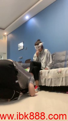 【嘟嘟S】双S学生妹白袜脚踩狗 bf23480