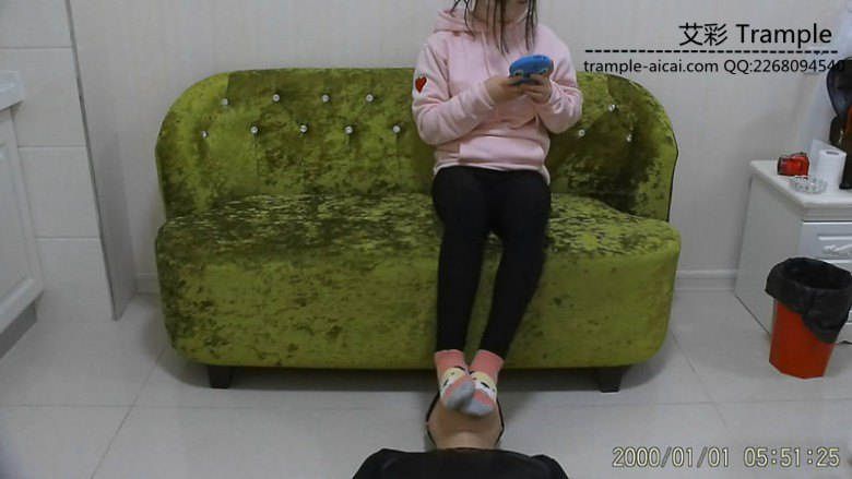 学生一族手机党妹妹脚虐