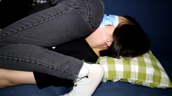 【惑心】牛仔裤坐脸臭白袜窒息