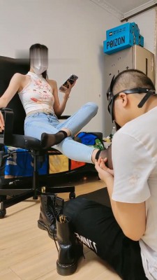 【暴力美学s】从天台回来在宠物身上擦鞋发泄 bf15179