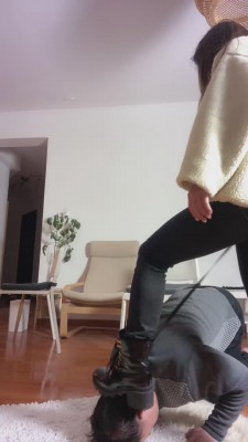 【巴莉绳艺导师】强迫舔马丁靴/高跟深喉 bf11798_HD绳艺资源