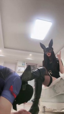 【月影儿】兔女郎黑丝高跟/长靴踩狗 bf21443