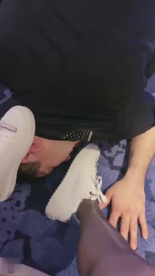 【樱桃大大】网红模特户外遛狗公开处刑 bf17542