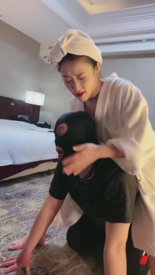 【鑫儿教头】踩踏喂食/圣水/圈养奴 bf12134